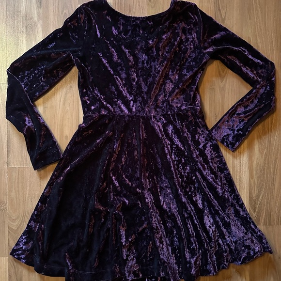 Burgundy Forever 21 long sleeved crushed velvet dress 👗 size small - Picture 4 of 5